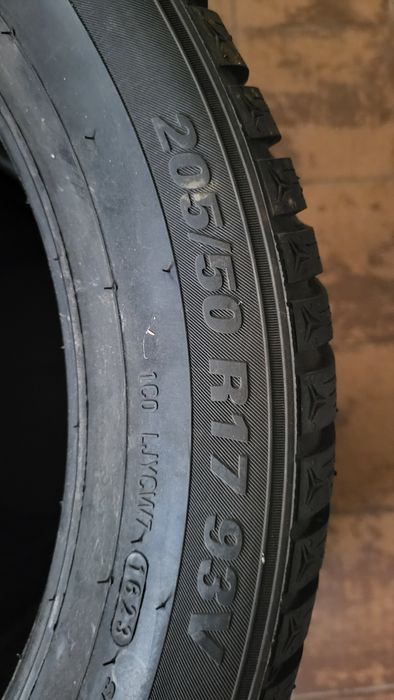 Зимние шины 205/50/17