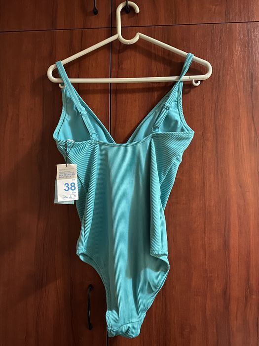 Costum de baie nou