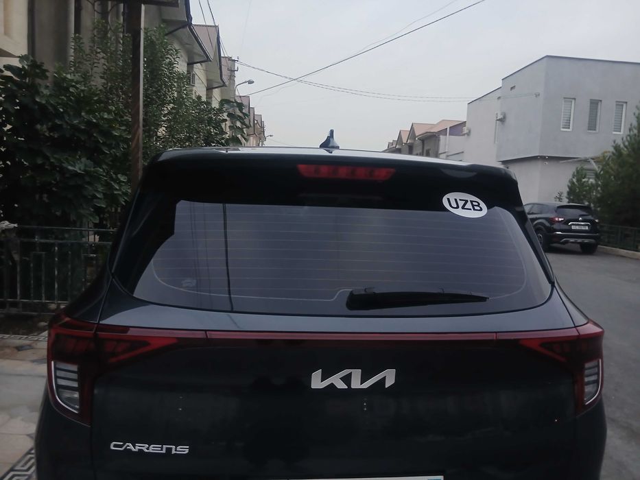 Продам машину Kia Carens