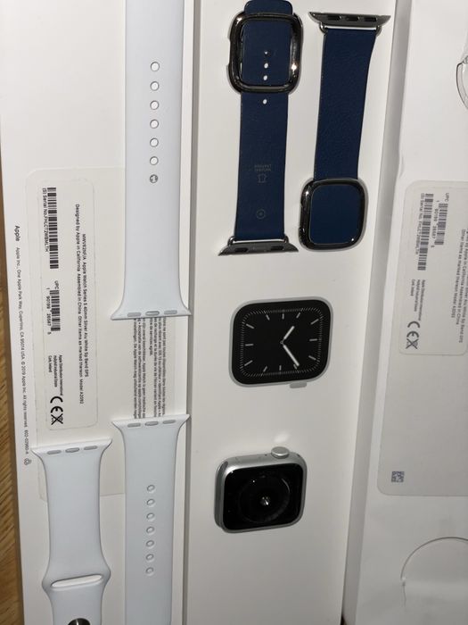 Apple watch & band / curea - blue leather, white silicon