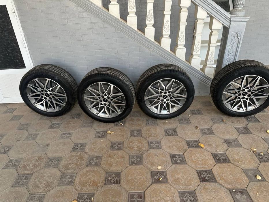 Genesis G80 диска + щина PIRELLI