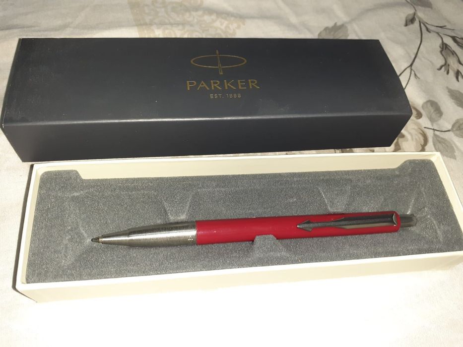 Pix Parker nou in cutie