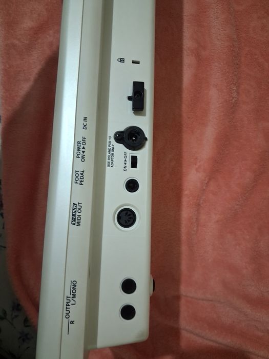 Продавам 2 бр клавири