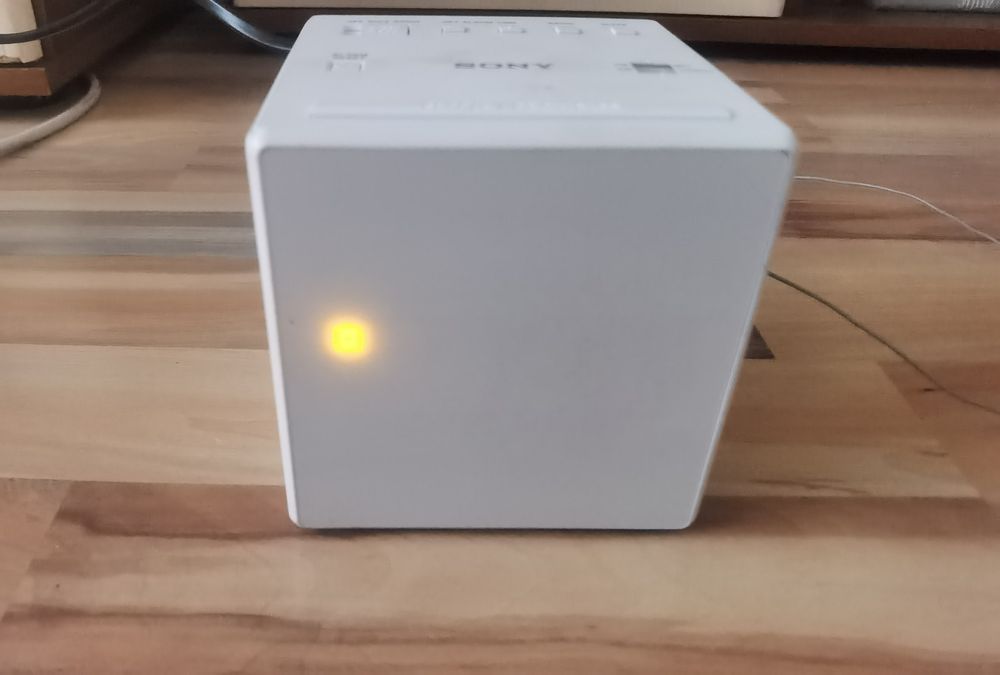 Boxa radio cu ceas Sony ICF C1