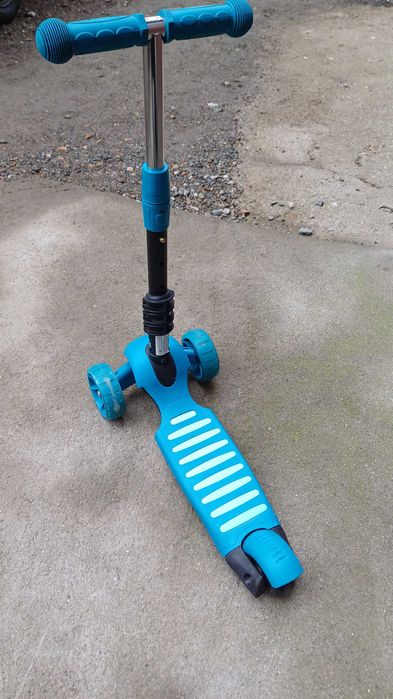 Детска тротинетка/скутер Chipolino Kiddy Evo / Чиполино Киди Ево