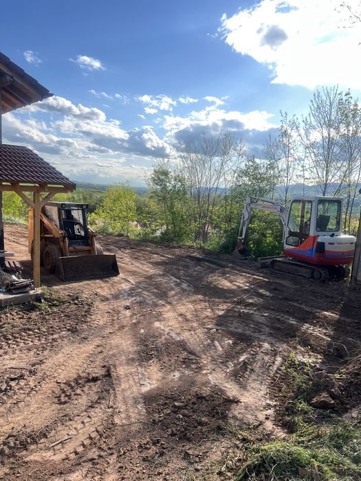 Excavator de închiriat