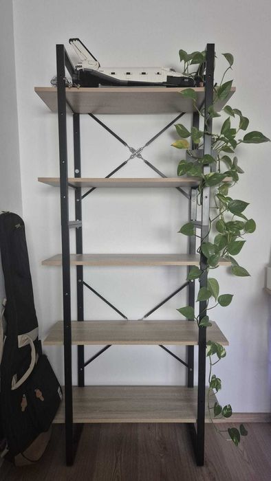 Biblioteca cu rafturi design industrial