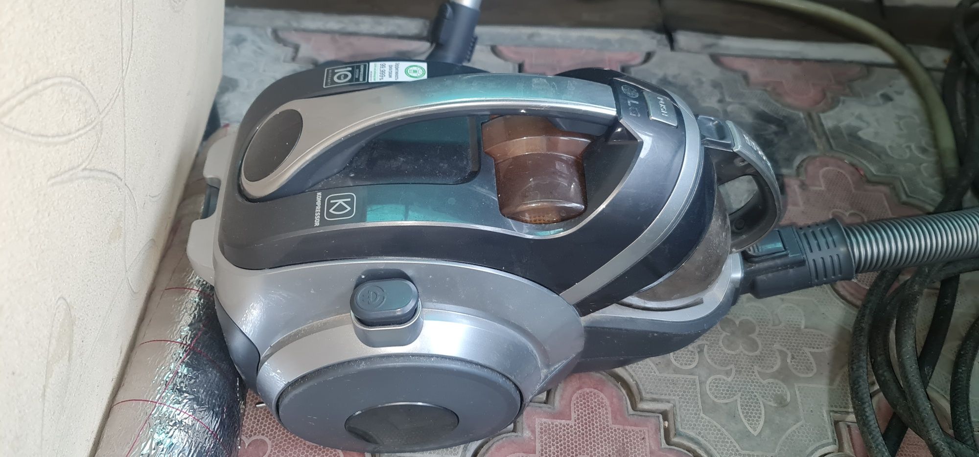 Пылесос LG  2000 w