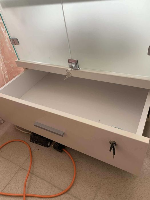 ЛУКСОЗНА ВИТРИНА italy 2 броя на цена 300 лева цена