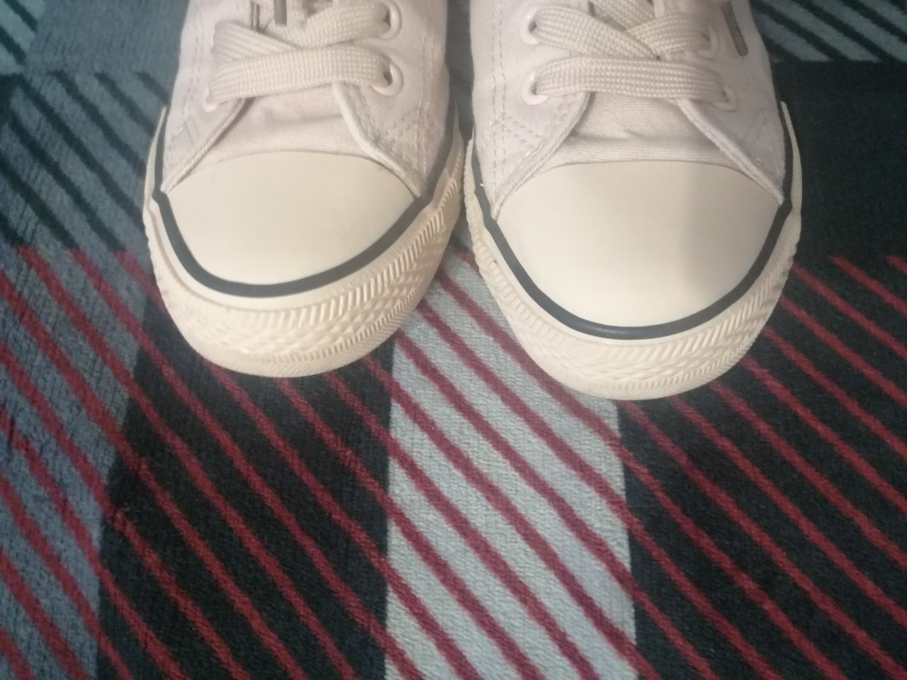 Adidași VTY și teniși NASA