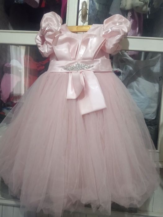 Продам платье новое детское