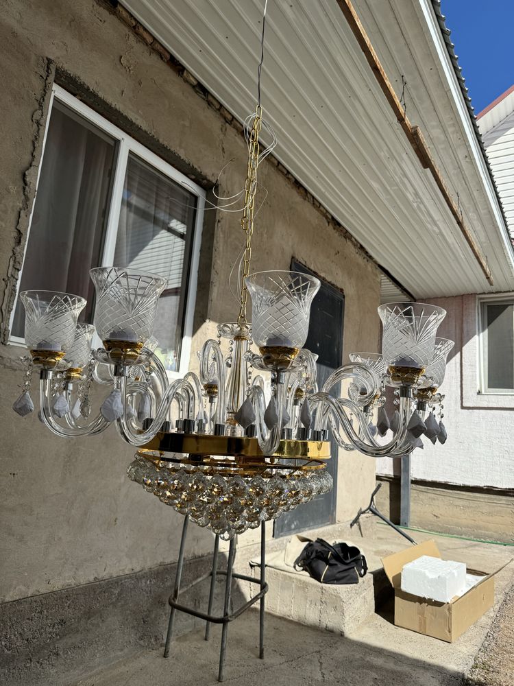 Продам хрустальную люстру новый кол-во лампы 13