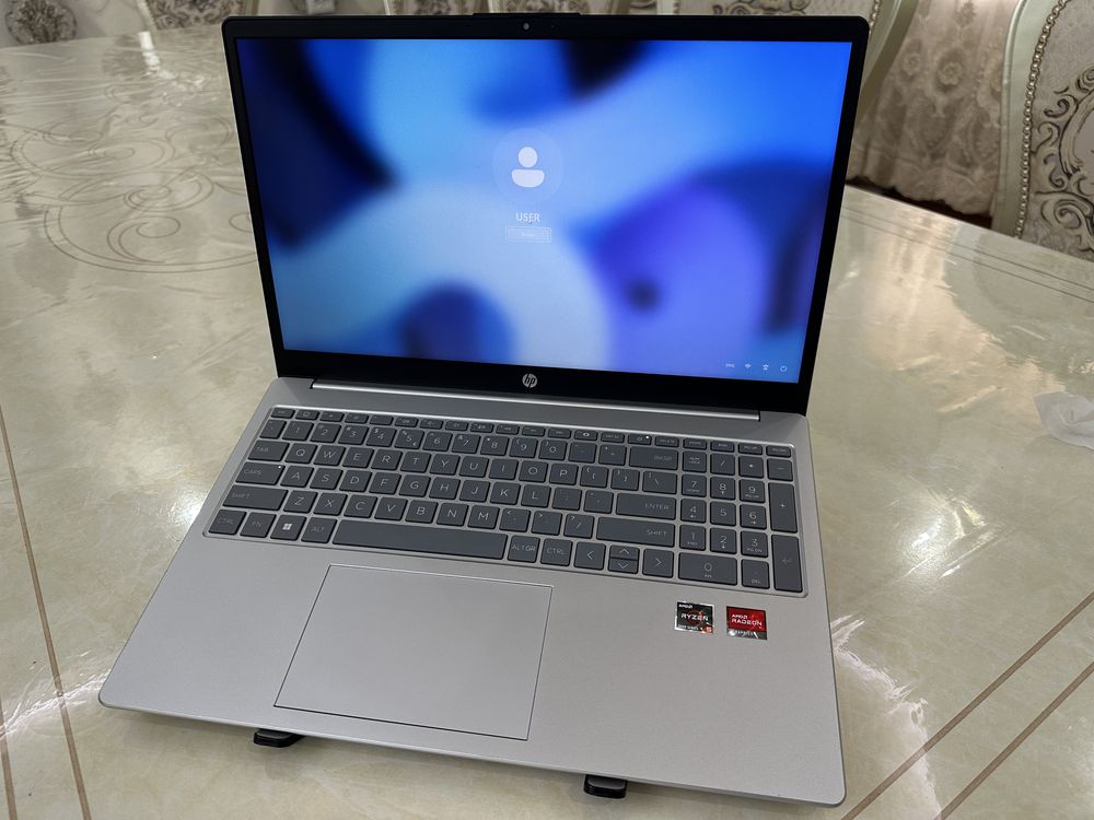 Ноутбук HP15-fc0xxx практический НОВЫЙ 3 месяц назад купил