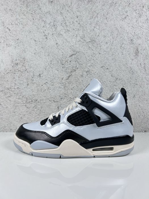 Air Jordan 4 Retro Platinum Gold