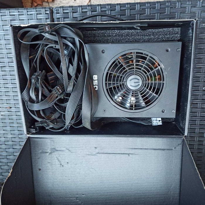Продавам захранване EVGA 850 GQ GOLD