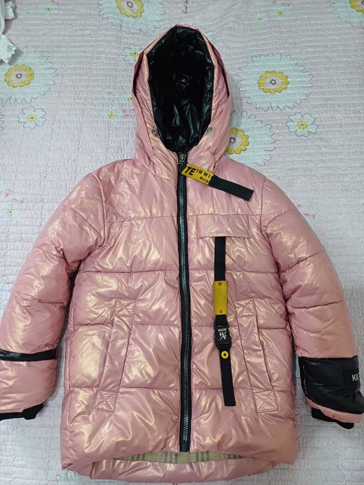 Продам куртку для девочки