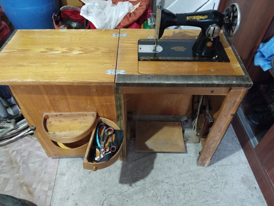 Продам Швейноя машинка