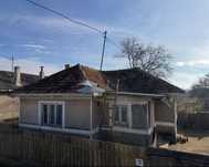 Casă + teren 1525 mp Răcăciuni, zonă centrală, la 100m de E85