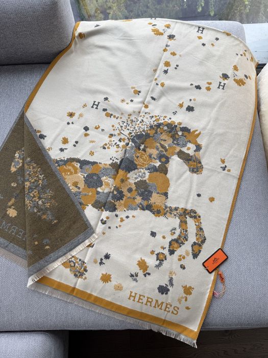 Нови зимни шалове Hermes, Dior, Gucci, Fendi