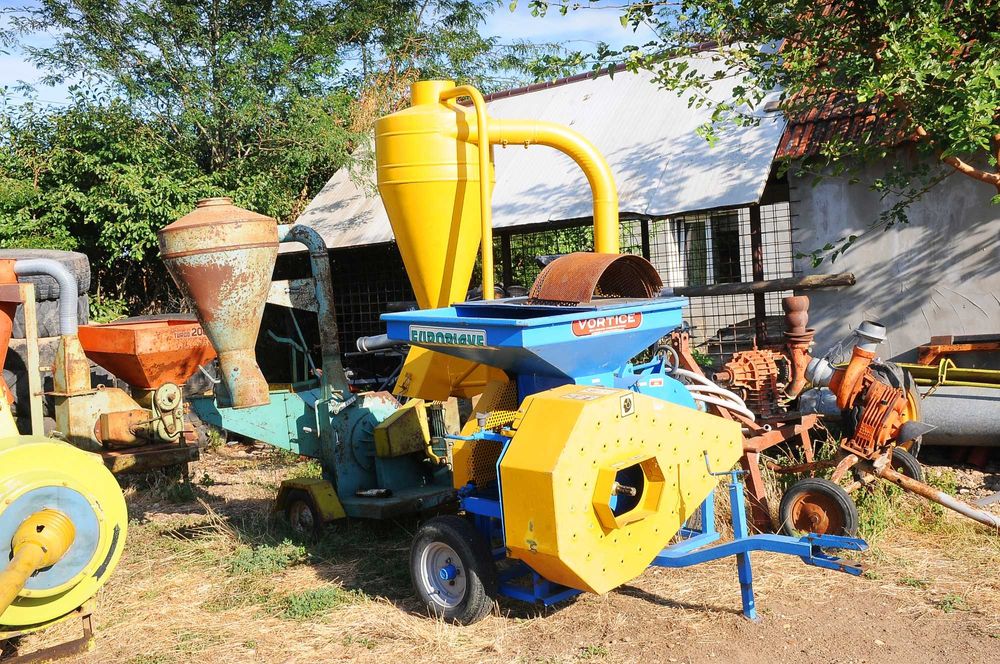 Moara cu ciocanele la tractor, cu spargator, ciclon, mai multe site