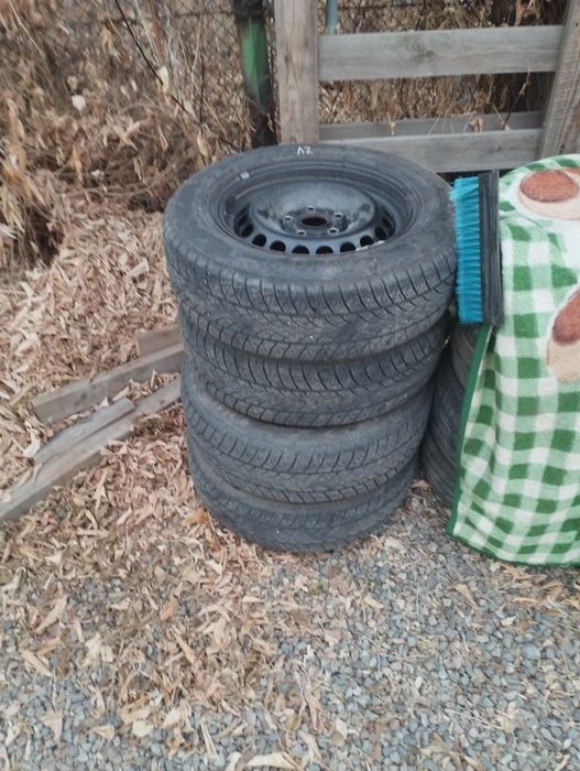 Диски с  хорошей зимней резиной комплект