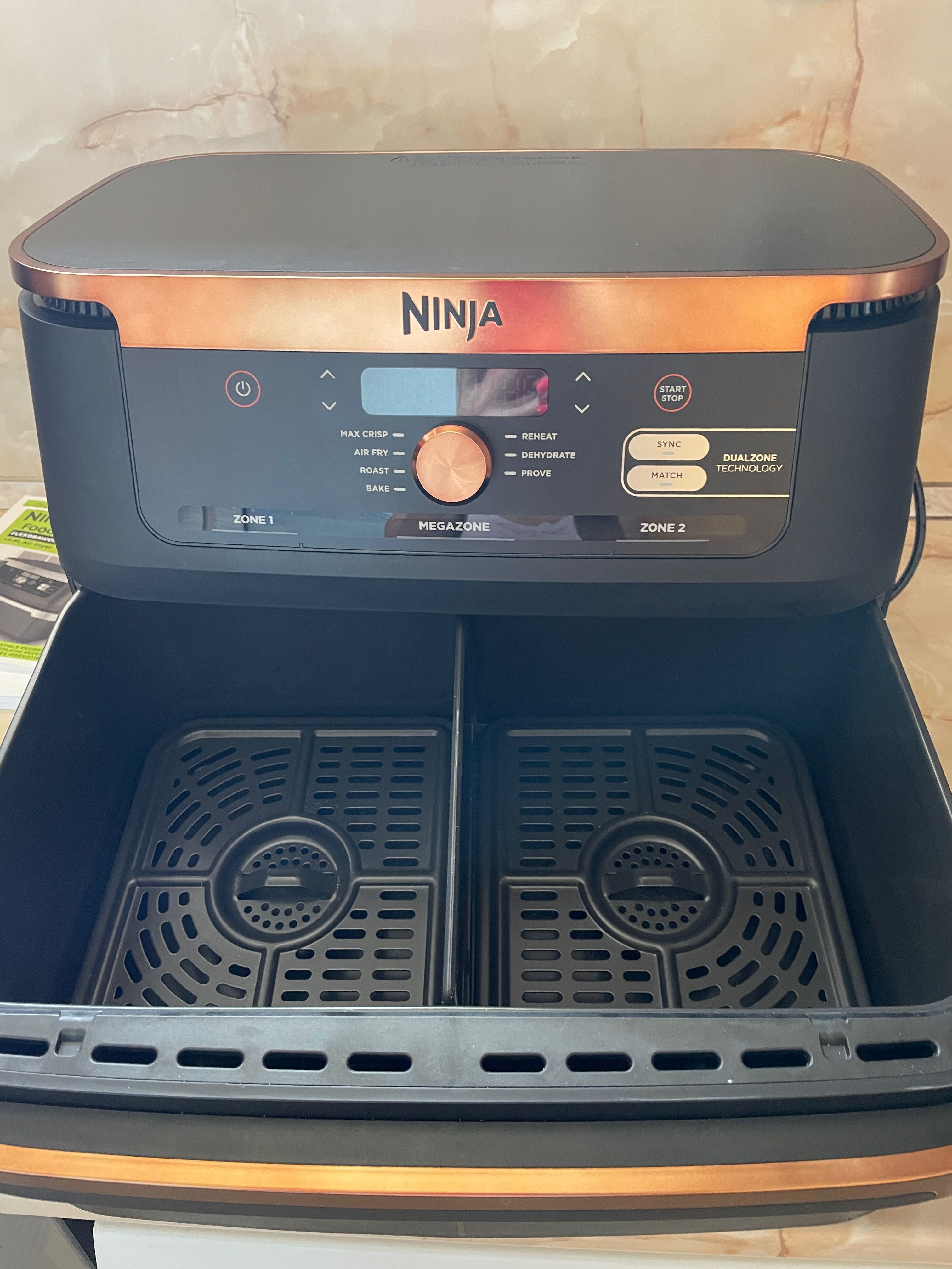 Еър фрайър Ninja Foodi FlexDrawer AF500EUCP, капацитет за храна 2 кг.