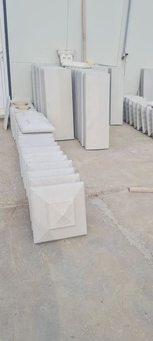 Capace/ pălării stâlpi