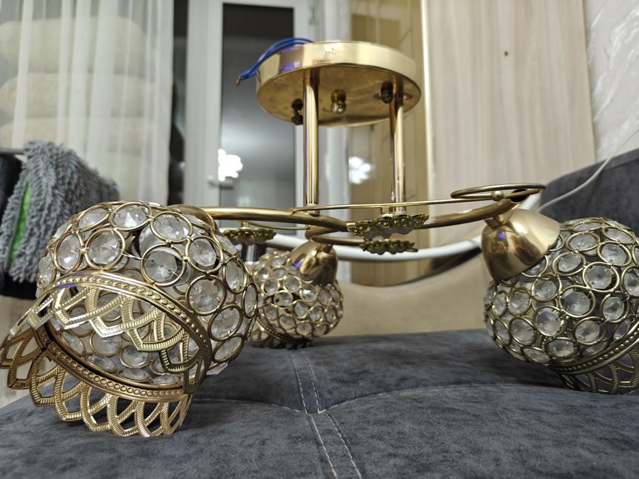 Продам люстру в хорошем состояний