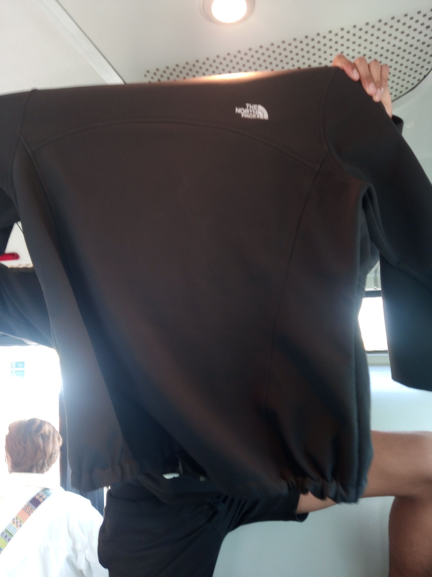 Здравейте продавам the north face ветровка