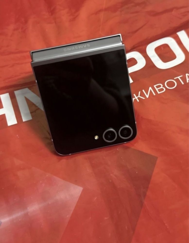 ***КАТО НОВ 256GB Samsung Z FLIP 6 Гаранция Технополис 2026 г. Silver