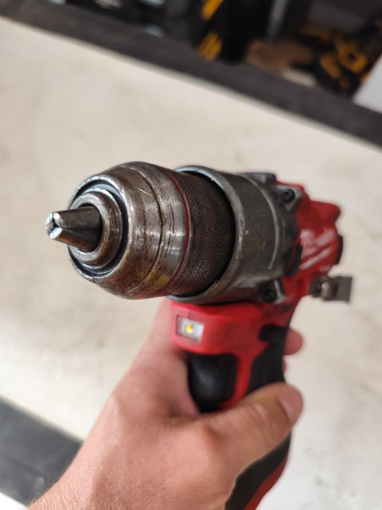 Акумулаторен безчетков винтоверт Милуоки Milwaukee M12 FDD2