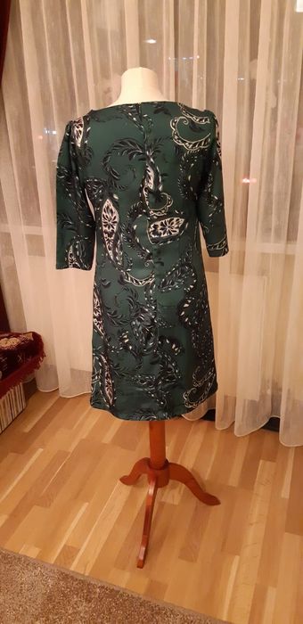 Vand rochii de ocazie sau casual