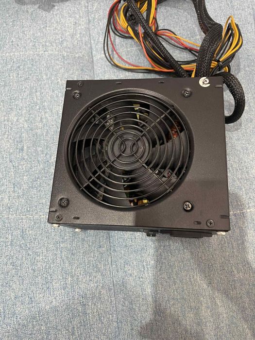 Продавам захранване Cooler Master B700 - ver.2 


Описание: