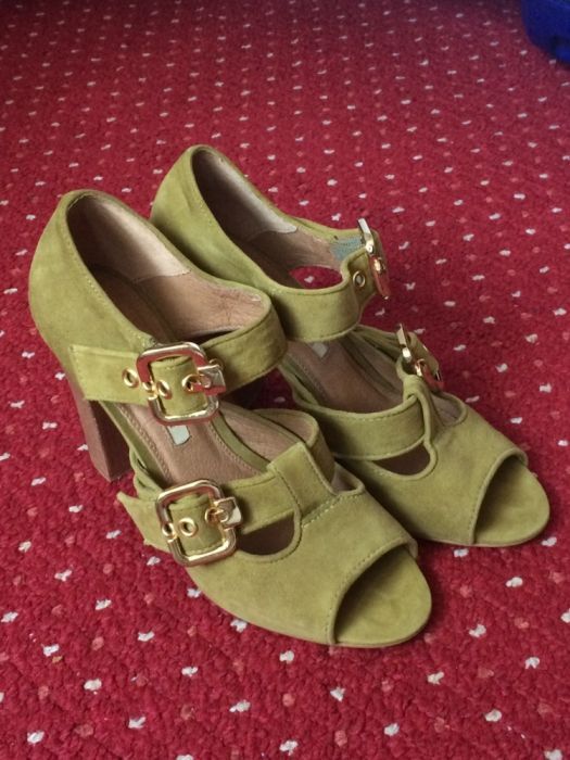 Pantofi Buffalo London, piele intoarsa verde cu catarame aurii