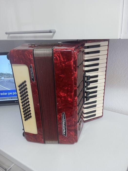 Vând acordeon Weltmaister Stella 48 basi