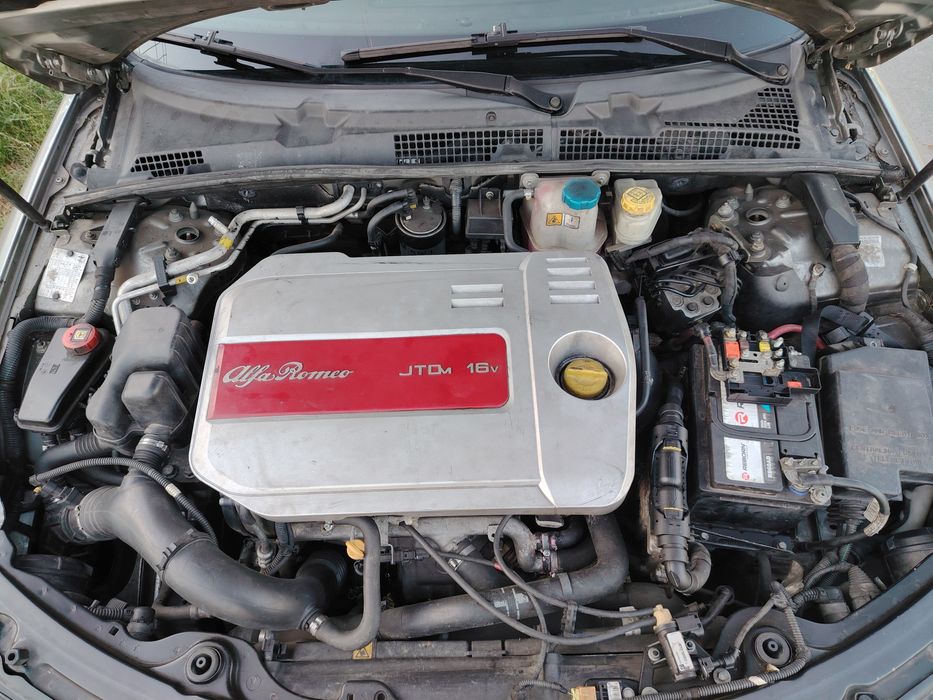 Vând sau schimb alfa Romeo