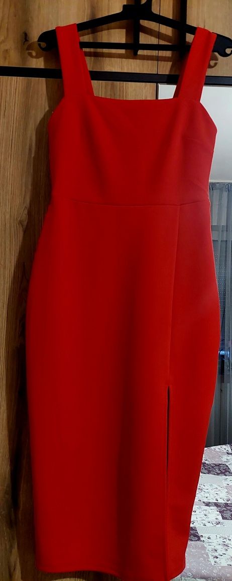 Червена рокля размер 38