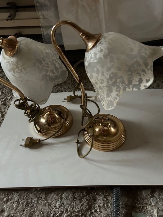 Scaune ,ceas de perete și mai multe lucruri