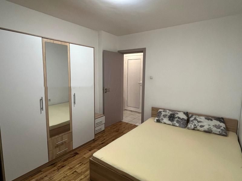 Дава се под наем Тристаен апартамент в София, Хладилника - 100 кв.м за 749 € - Снимка #3