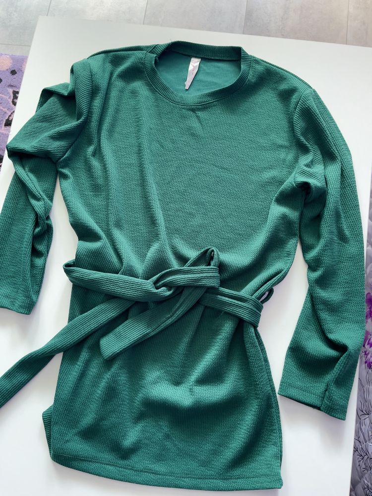 Разкошен Дамски Екип - S/M - рипс