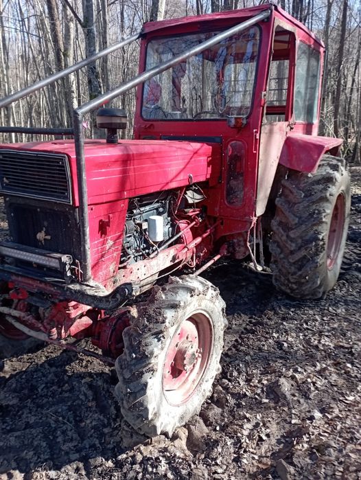 Vând tractor forestier