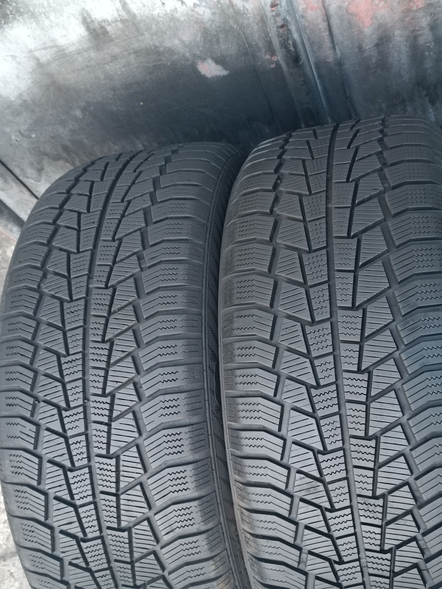 225/50/17 Vredestein