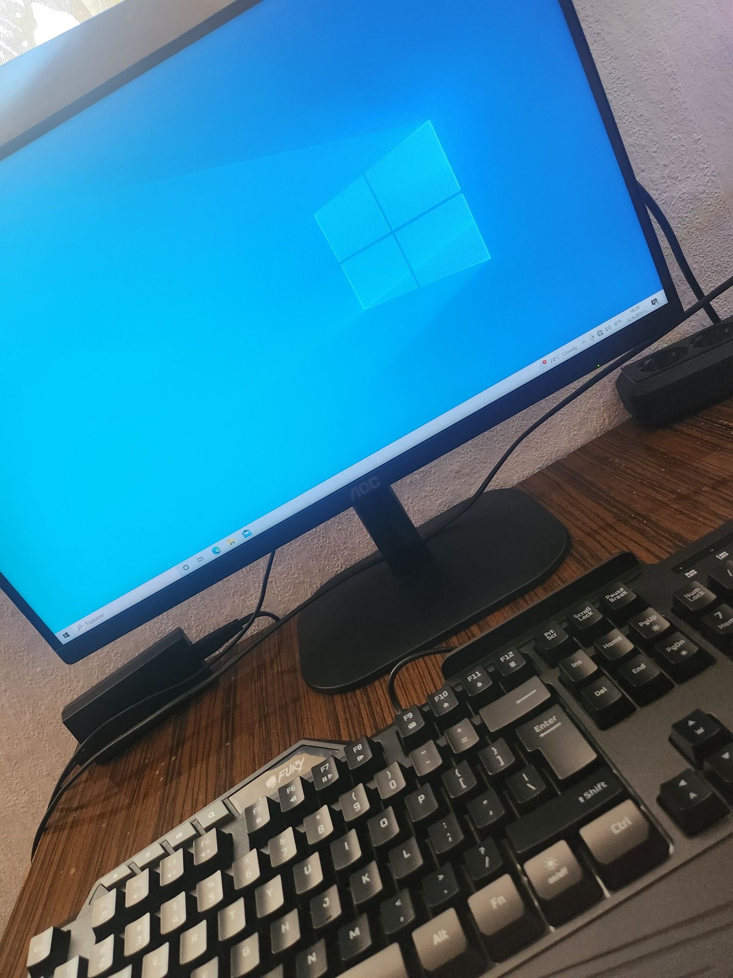 Продавам цял сет PC GAMING