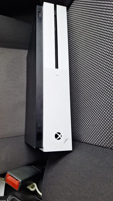 Xbox one 1T GTA 5,Minecraft,Mortal Kombat XL