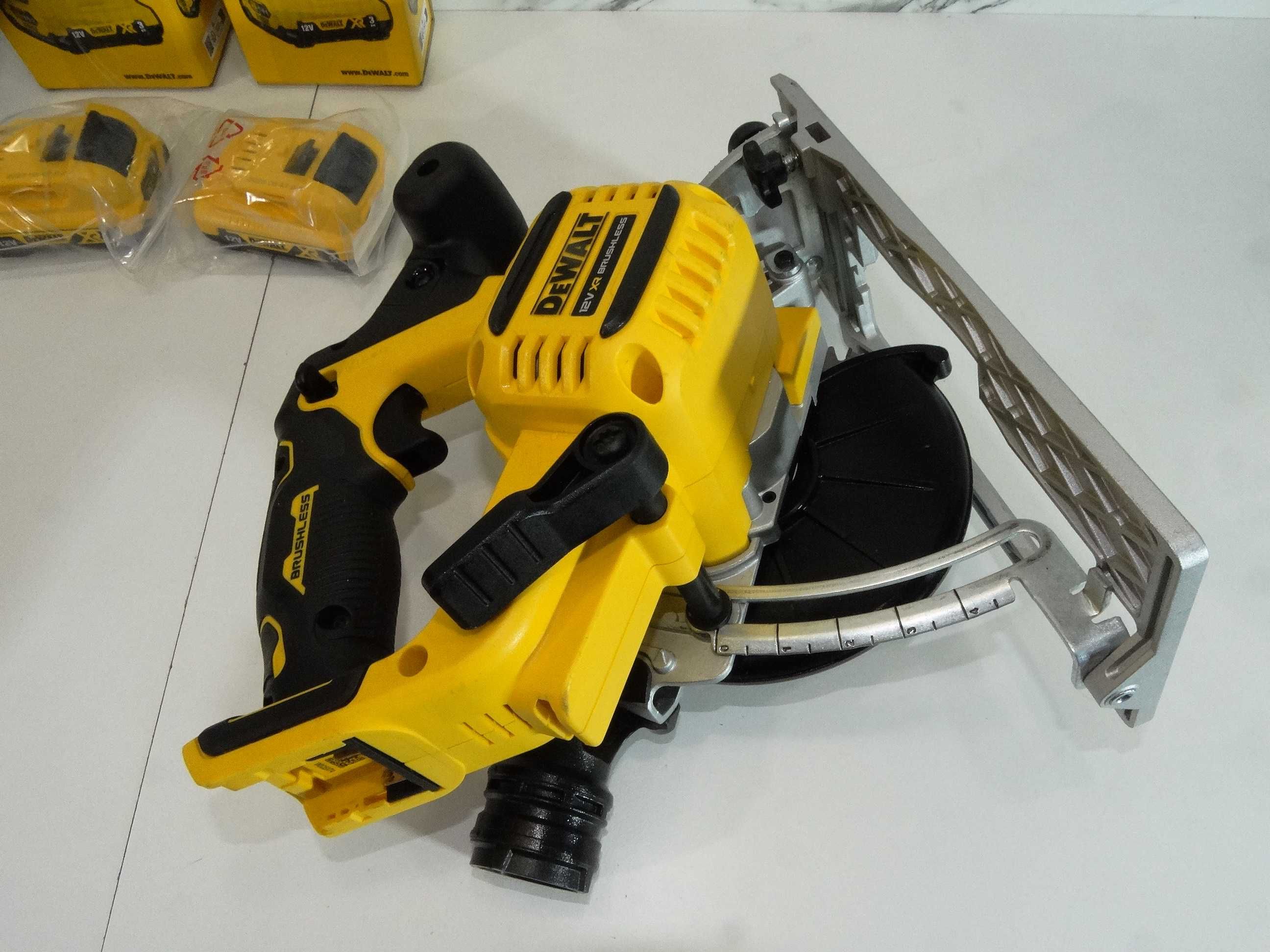 Dewalt DCS 512 / 2 x 3.0 Ah - Компактен акумулаторен циркуляр 12 V