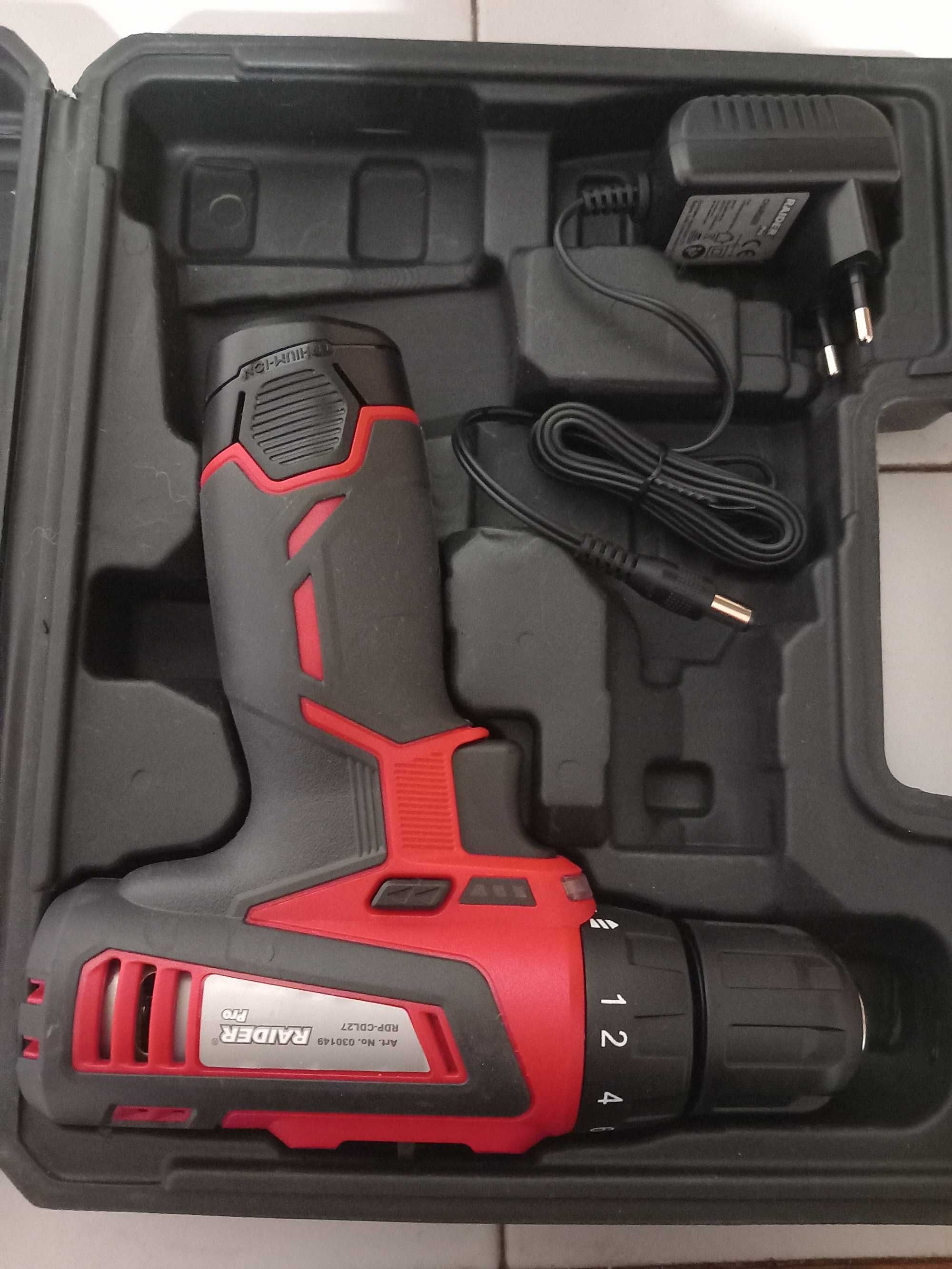 Акумулаторна бормашина  RAIDER Pro CORDLESS DRILL RDP-CDL27