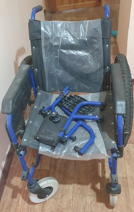 Продаётся инвалидная коляска. Практически новая.