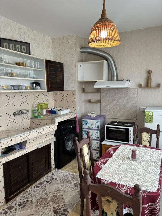 Давам апартамент двустаен под наем шести етаж  с гледка асансьор