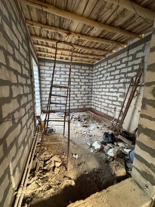 Uy sotiladi srochni yer narhida