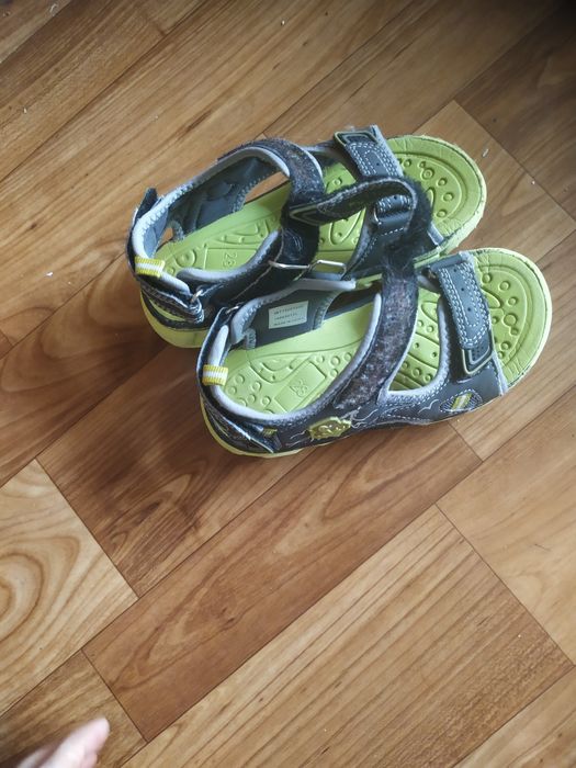 Детская обувь  новая на лето с подсветкой